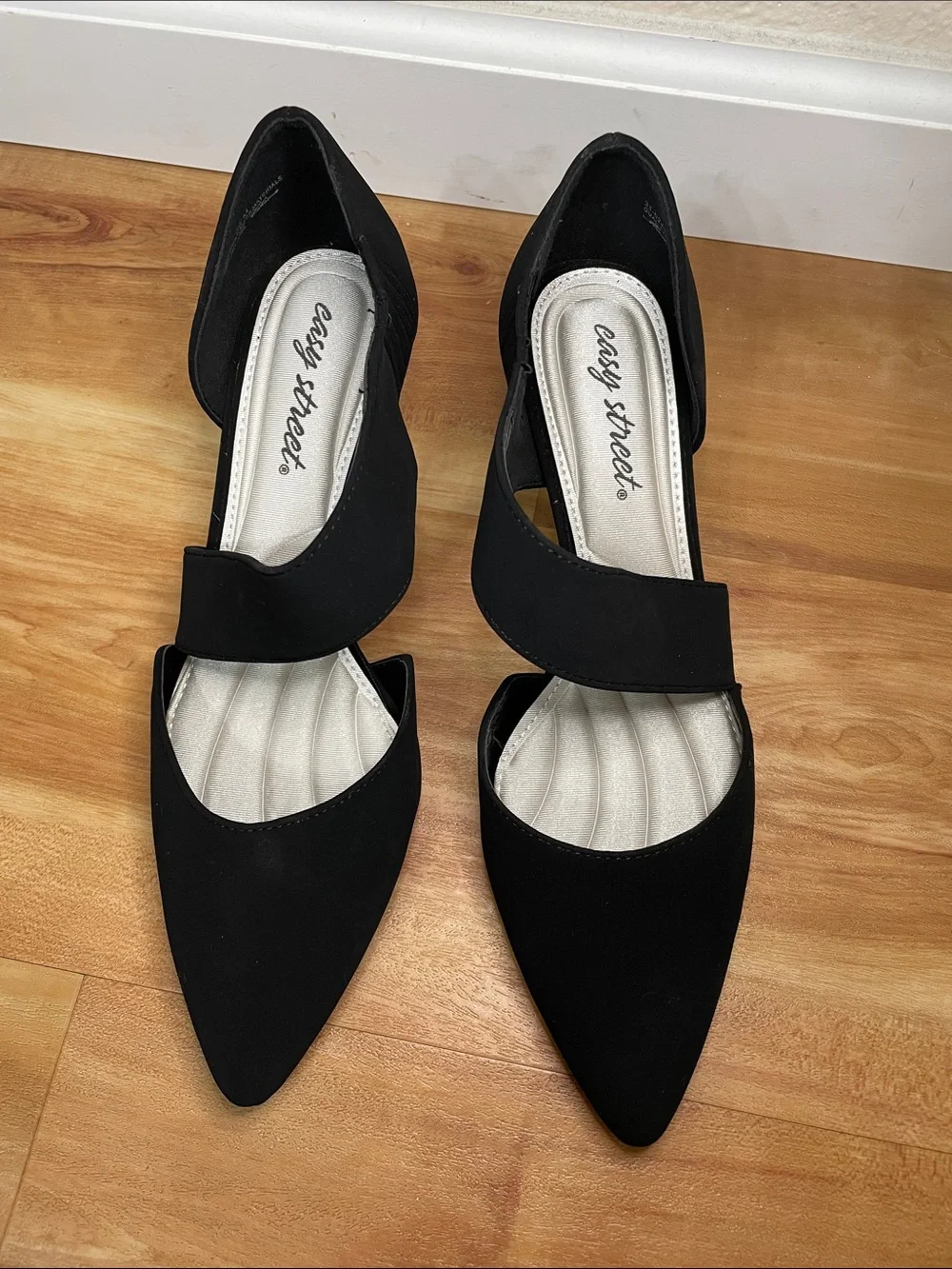 Easy Street Dashing Black Pumps (8.5)